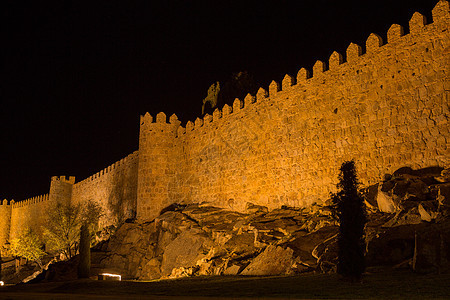 晚上在西班牙阿维拉城市石墙地标城堡堡垒建筑建筑学石头墙壁废墟图片
