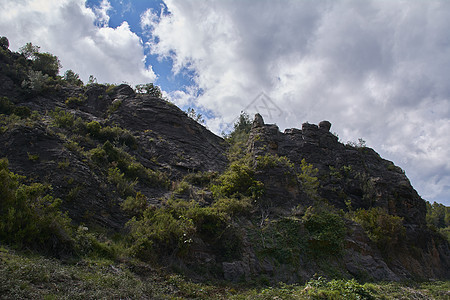 山上看起来像一个巨大的沉睡石头地形顶峰冒险风景地理荒野石灰石编队地块图片