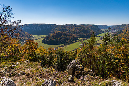 多瑙河谷的秋季徒步旅行葡萄园岩石城堡旅游天堂自然保护区悬崖地标自然公园图片