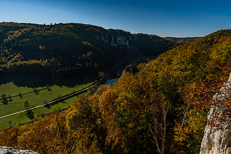 多瑙河谷的秋季徒步天堂观光悬崖明信片森林景点自然公园自然保护区蓝色教会图片