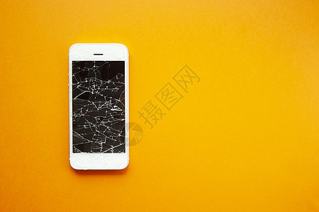 橙色背景上智能手机的碎屏裂缝维修屏幕橙子电脑展示玻璃失败商业休息图片
