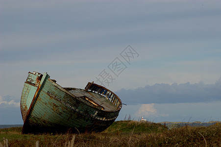 北威尔士安格勒西废弃渔船图片