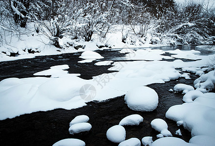 冬季河 带鲜雪毯子图片