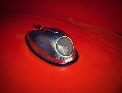 红色旧车的灯光细节图片