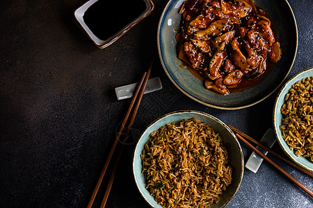 传统中国食品刀具筷子陶瓷乡村猪肉食物木板制品油炸环境图片