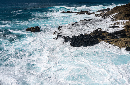 Oahu的Kaena Po点岩石沿岸冬季波浪碰撞海浪海洋飞溅海景岩石海滩海岸泡沫荒野冲浪图片