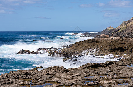 Oahu的Kaena Po点岩石沿岸冬季波浪碰撞石头冲浪海岸线力量荒野海滩海岸海景支撑海浪图片