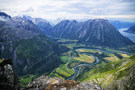 挪威 南海风和山地空中观察Naeroyfjord美丽的景色扫描天体自然里程碑图片