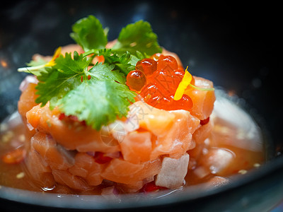 沙蒙扎普和泰国辣椒海食酱被黑盘塞满图片