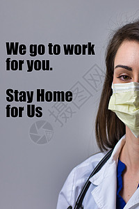我们去工作动机和灵感- 女性医疗专业人员 面罩灰色背景的女医务专业人员图片