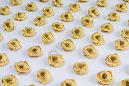 意大利托尔泰利尼文化厨房饮食木板午餐烹饪水饺美食面粉食物图片
