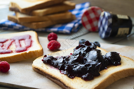 法式肉桂烤面包 蓝莓 草莓 糖浆图片