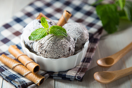 Oreo 冰淇淋圣代奶油奶制品甜点茶点巧克力食物美食奶油状牛奶图片