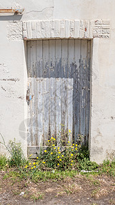 法国式传统门 未用过的农场门 木板和砖铺 最近从事油漆工作 法国Pornic图片