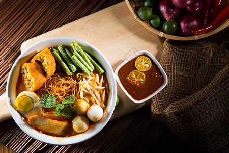 传统咖喱辣椒面汤筷子厨房午餐酿造辣椒叻沙柠檬餐厅马来语胡椒图片