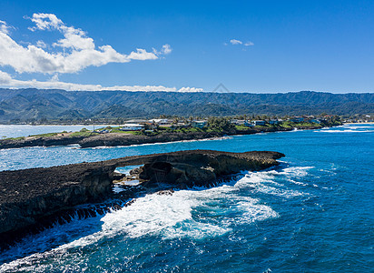 夏威夷Oahu Oahu岛Laie Point有海拱门的岛屿海岸海岸线海鸟地标海景避难所支撑海浪天线岩石图片