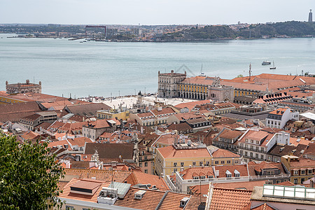 葡萄牙里斯本屋顶上的全景 环绕着葡萄牙里斯本的天台天际建筑学旅行房子首都城堡广场市中心旅游商业图片
