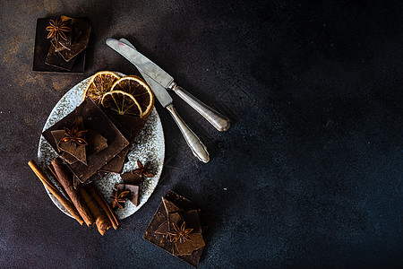 巧克力棒 肉桂和香椒星香料框架橙子粉末巧克力甜点食物美食烹饪盘子可可图片