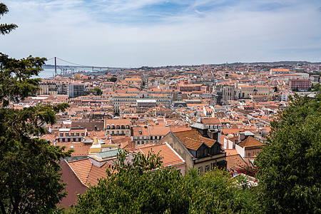 葡萄牙里斯本屋顶上的全景 环绕着葡萄牙里斯本的天台建筑学观光旅行首都历史城市风景旅游建筑历史性图片