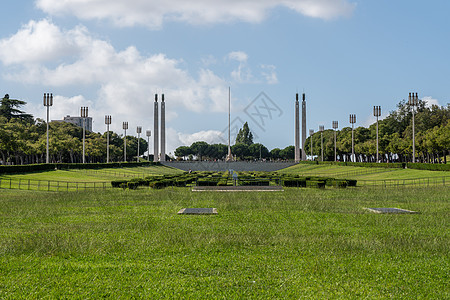 在里斯本中部的Eduardo VII公园一带浏览城市绿色地标树篱大道纪念碑草地杂草旅行公园图片