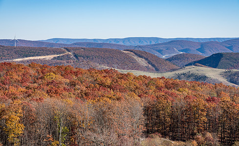 在西弗吉尼亚州Allegheny山上观察新的US48高速公路图片