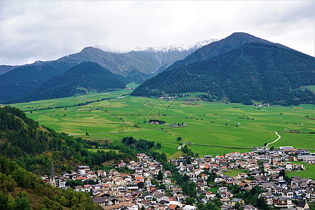 在靠近奥地利和瑞士边界的南蒂罗尔州 对马尔斯进行观察图片
