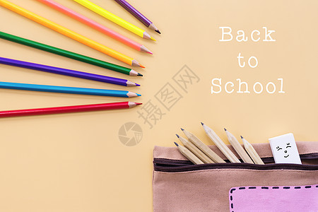 欢迎回到学校背景彩色铅笔和 st广告办公室孩子商业大学插图折扣销售时间购物图片