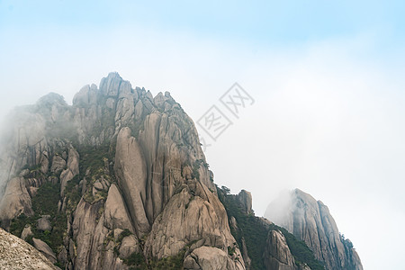 中国安徽黄山叶洛山地貌景观岩石绿色植物顶峰臭氧旅行树木旅游天空天线松树图片