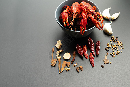 鳄鱼红 小龙虾和草药 用于黑背的炒薯条草本植物柠檬美食海鲜龙虾烧烤婴儿奢华甲壳塑料图片