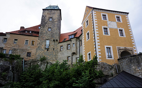 著名的霍赫斯坦城堡 瑞士萨克森有黄色大门图片