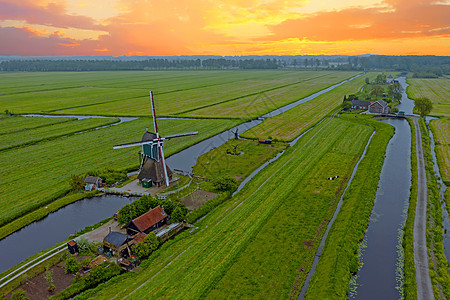 来自N区农村的 长途风力机空中飞行建筑学厂房铁路航拍历史性建筑绿色风车鸟瞰图农业图片