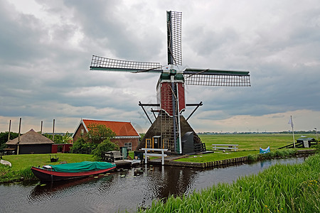 荷兰乡村的传统风车建筑农村阳光天空日出日落国家建筑学地标风景图片