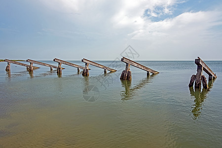 荷兰IJsselmeer岛的隔水池风景旅行假期天空海浪蓝色图片