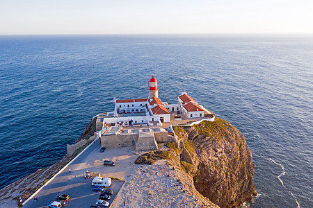 葡萄牙萨格里斯附近的灯塔国家石头晴天海岸旅游岩石建筑天空风景悬崖图片