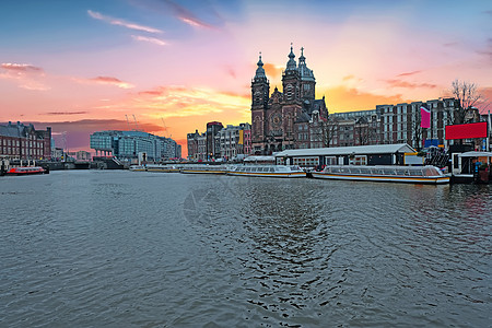 荷兰阿姆斯特丹市风景 与尼古拉斯人一起运河城市建筑学房子旅游建筑旅行教会景观风光图片