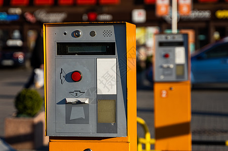 停车场的停泊车门票机在餐饮店技术汽车交通车辆民众收费展示卡片时间运输图片