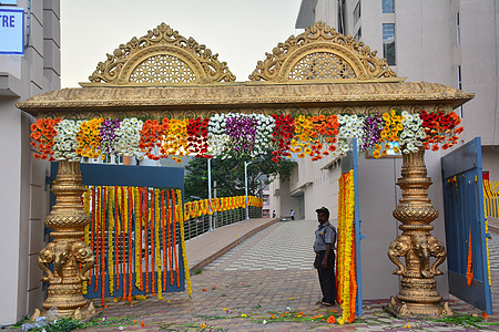 印度印度教徒婚礼花朵珠宝金子女性订婚文化传统美丽女士宗教图片