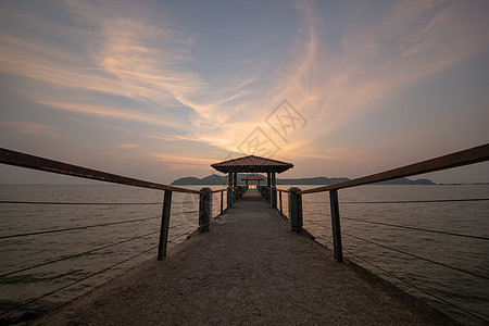 日落时 马来西亚宾南的贝蒂巴图·穆桑图片
