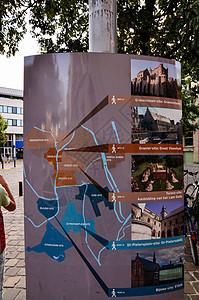 2019年8月 比利时根特 在历史中心的核心指示牌景观城市经济建筑物运河地标旅行荷卢联盟图片
