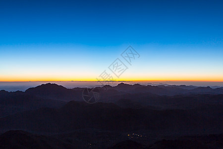 西奈山 摩西山 在埃及天线惊喜爬坡旅游首脑日出日落天空岩石阳光图片