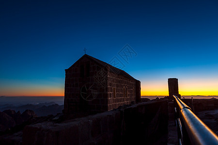 西奈山 摩西山 在埃及阳光旅行天空岩石山脉圣经旅游爬坡芭蕉沙漠图片