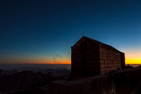 西奈山 摩西山 在埃及惊喜旅游天空沙漠顶峰阳光旅行宗教芭蕉日落图片