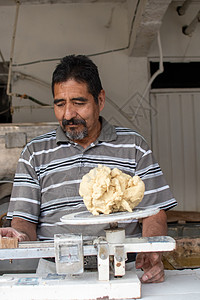 在尼克斯塔麦磨坊卖面粉的男子金子文化谷物棒子食物玉米核心插头粮食农业图片