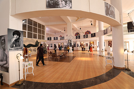 图片展框架收藏文化地面画廊社论游客照片房间拉巴图片
