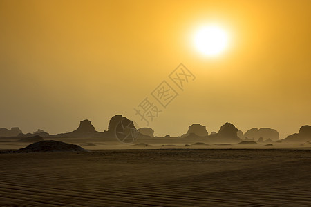 埃及撒哈拉的法拉夫拉白沙漠 非洲粉笔公园石头岩石白色蓝色矿物编队雕塑旅游图片