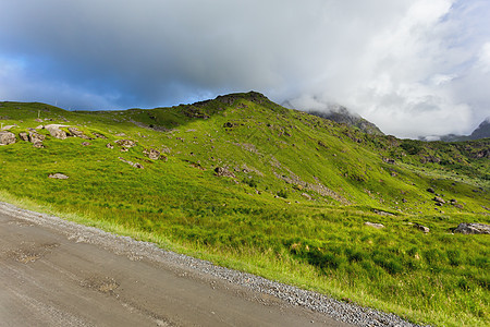 美丽的美景 有草原和山地的风景旅游场景绿色草地天空爬坡旅行图片