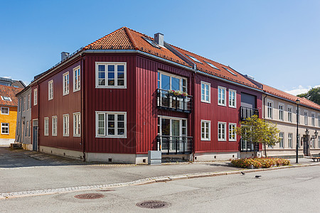 挪威特隆德海姆街头的多彩建筑 斯堪的纳维亚风格的建筑晴天板条旅行旅游建筑学红色街道模压板城市隔板图片