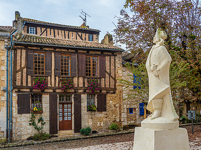 典型法语村的详情正方形石头旅行宗教教会艺术城堡雕塑旅游历史性图片