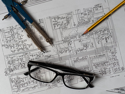 眼镜 指南针 铅笔和计划房子设计师文书建筑工作办公室绘画文档工程测量图片