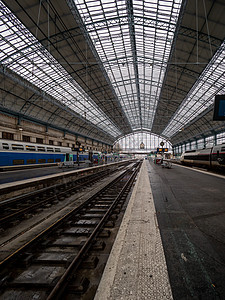 火车站和玻璃屋顶技术蓝图天空草图隧道铁路反射车站黑色城市图片